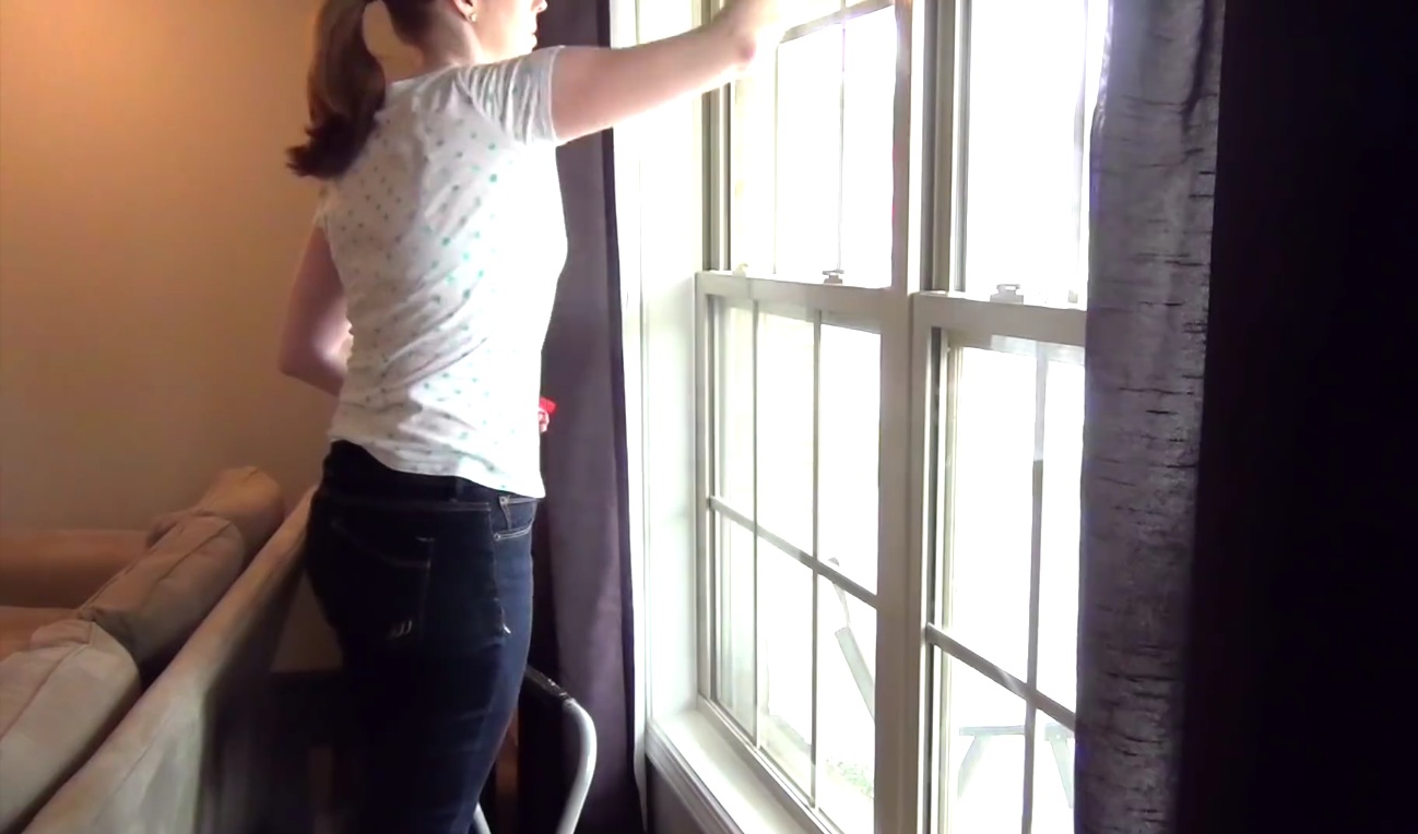 indoor-window-cleaning-in-kentish-town-nw5 Hard workingNW5 tenancy cleaners by Anyclean