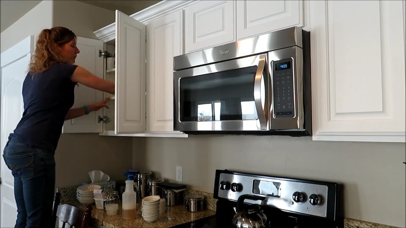 kitchen-cupboards-cleaning-tooting-sw17 Skilled tenancy cleaners in Tooting, London