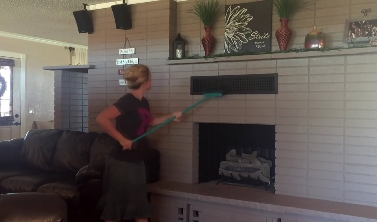 thorough-dusting-of-the-living-room-shoreditch-house Hard working Shoreditch tenancy cleaning specialists