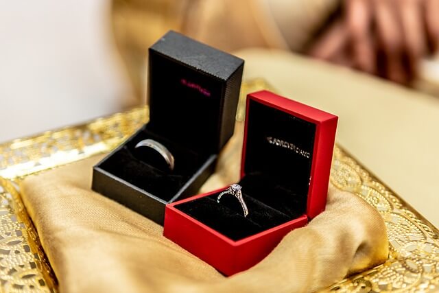 Cleaning and Maintaining Jewellery