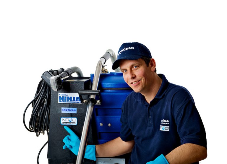 Anyclean technician cleaning a carpet in an Islington home