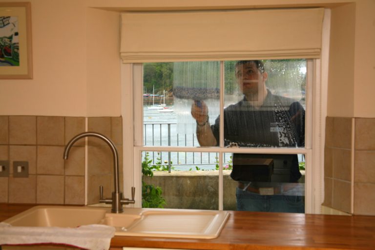 Anyclean window cleaner using an applicator and squeegee